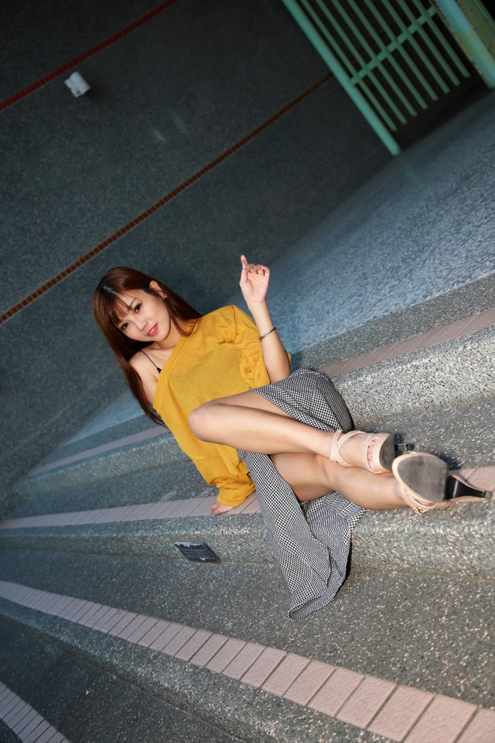 [街拍丝足] 053-台湾腿模 凯蒂 裙摆摇 高跟美腿旅拍[51P]插图